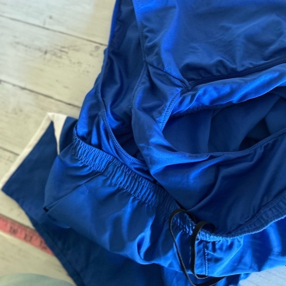 Nike Dri-Fit Large Blue and white Mesh lined Shorts - Picture 7 of 8